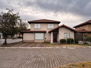 Casa en arriendo mensual en Casa Condominio las Rocas, Acceso Directo Laguna, P. Hurtado. - 5 dormitorios, 4 baños