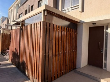 Casa en arriendo mensual en Av. El Rosal, Cordilerra de la Costa, Maipú - 4 dormitorios, 3 baños
