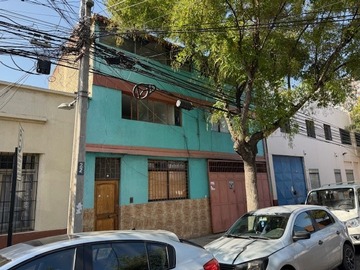 Bodega en venta en Oportunidad inversionistas: Propiedad industrial con uso mixto (Residencial/Bodegaje). Padre Orellana, Maule con Portugal, Santiago - 2 dormitorios, 3 baños