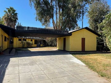 Casa en arriendo mensual en Amplia Casa con Vistas Panorámicas (166672), Colina - 5 dormitorios, 4 baños