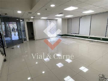 Local Comercial en arriendo mensual en Estado / Moneda, Santiago - 3 baños