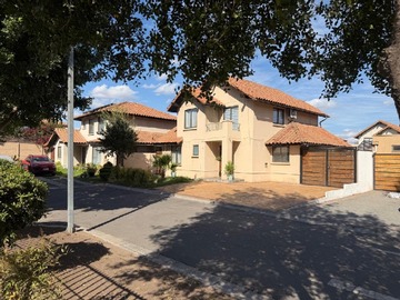 Casa en venta en Casa 4d 3b condominio costanera laguna del sol padre hurtado, Padre Hurtado - 4 dormitorios, 3 baños