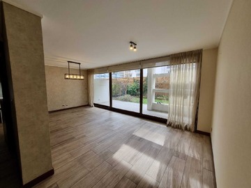 Departamento en venta en Triplex con jardín y loft en subsuelo (103707), Lo Barnechea - 5 dormitorios, 5 baños
