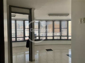 Oficina en venta en Av. Alameda/ San Diego, Santiago - 3 dormitorios, 2 baños