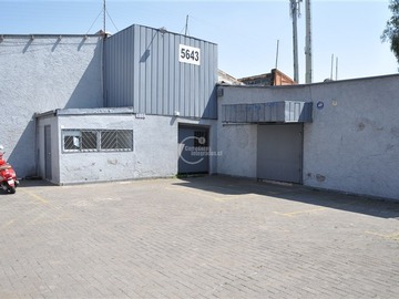 Bodega en arriendo mensual en Pedro de Valdivia / Rodrigo de Araya, Macul - 4 baños
