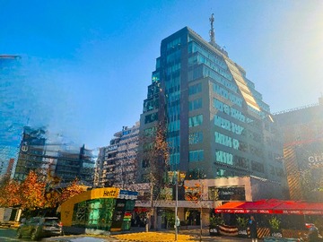 Oficina en arriendo mensual en Oficina Compartida y Amoblada en Isidora Goyenechea - 1 dormitorio, 1 baño