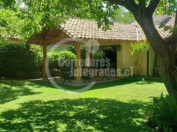 Casa en venta en Avda. La dehesa mla, Lo Barnechea - 5 dormitorios, 5 baños