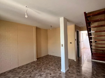 Casa en venta en Amplia Casa Calle Isabel Riquelme, Larapinta Lampa - 3 dormitorios, 2 baños