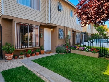Casa en venta en Hacienda los Conquistadores, Puente Alto - 3 dormitorios, 2 baños