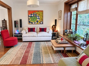 Casa en venta en Colegio Villa María, Las Condes - 4 dormitorios, 2 baños