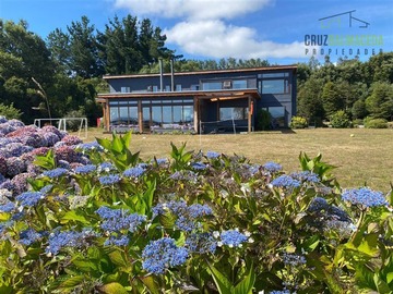 Casa en venta en km 4 camino a Ensenada, Puerto Varas - 5 dormitorios, 5 baños