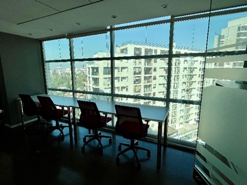 Oficina en arriendo mensual en Av. Apoquindo 5583, Las Condes - 5 dormitorios, 3 baños