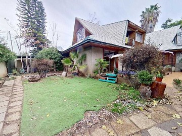Casa en venta en Casa Comercial para remodelar (65191), Las Condes - 5 dormitorios, 3 baños