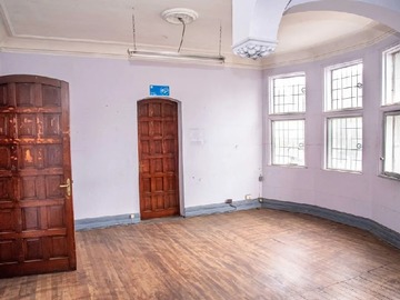 Local Comercial en venta en Casona Comercial/Ex Sede Universitaria - 15 dormitorios, 3 baños