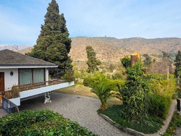 Casa en arriendo mensual en En Lo Barnechea - 5 dormitorios, 5 baños