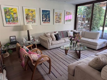 Casa en venta en Moderna y luminosa casa mediterránea en condominio Los Bravos, Lo Barnechea - 5 dormitorios, 3 baños