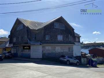 Casa en venta en Casa esquina con vista al mar, a pasos de Av. Los Héroes, Calbuco, Calbuco - 6 dormitorios, 2 baños