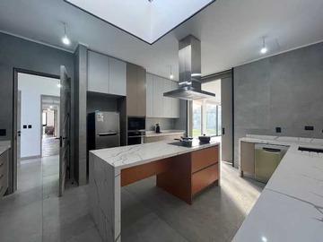 Casa en venta en COndominio La Reina alta Nueva (94814), La Reina - 4 dormitorios, 5 baños