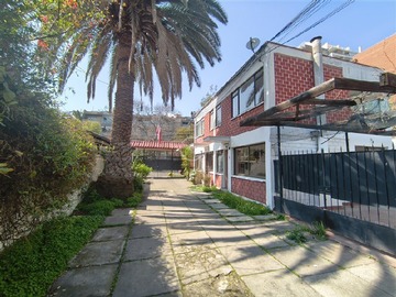 Casa en arriendo mensual en Augusto Villanueva, Ñuñoa - 3 dormitorios, 2 baños