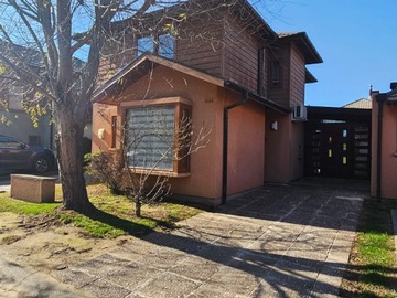 Casa en venta en Barrio Toledo - Calle San Carlos, Chillán - 3 dormitorios, 4 baños
