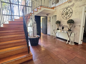 Casa en venta en Vivo los trapenses Acogedor con Gran Jardín (140242), Lo Barnechea - 6 dormitorios, 4 baños