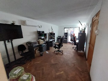 Casa en venta en Amplia casa con oficinas y galpón calle libertad maipú, Maipú - 1 baño