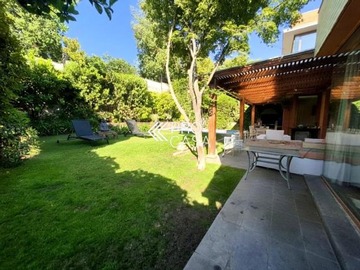 Casa en venta en Vende - en condominio, Las Condes - 5 dormitorios, 4 baños