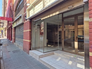 Local Comercial en arriendo mensual en Metro Universidad de Chile, Santiago - 2 baños