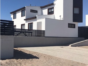 Casa en venta en Casa en venta – amplio terreno en serena golf, La Serena - 4 dormitorios, 4 baños