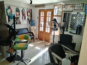 Casa en venta en P Lynch , La Cisterna, La Cisterna - 5 dormitorios, 2 baños