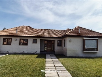 Casa en arriendo mensual en Entre Jorge Andrés Guerra y Avenida Alcalde José Luis Infante Larraín, Maipú - 4 dormitorios, 3 baños