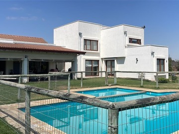 Casa en arriendo mensual en Condominio La Higuera, Talca - 5 dormitorios, 5 baños