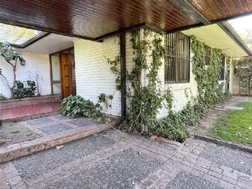 Casa en venta en colegio manquehue, Vitacura - 5 dormitorios, 3 baños