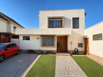Casa en venta en Hermosa Casa Familiar Piscina, Quincho Cerrado 3D, 3B y 2e - 3 dormitorios, 3 baños