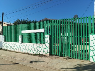 Casa en venta en Casa Cerca de la Playa de Costa Azul, Lugar Tranquilo - 4 dormitorios, 2 baños