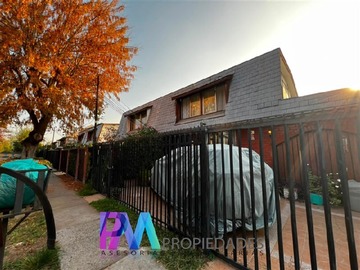 Casa en venta en villa los jardines de Vespucio, Peñalolén - 4 dormitorios, 3 baños
