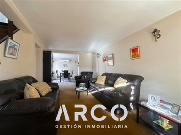 Casa en venta en Av. Marathon - Los Olmos, Macul - 4 dormitorios, 2 baños