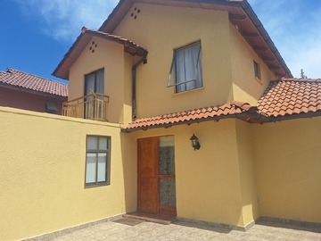 Casa en venta en Av. El canal / portico del valle, Pudahuel - 4 dormitorios, 3 baños