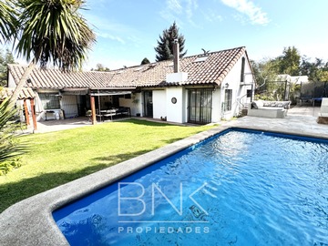 Casa en venta en María Monvel/Carlos Silva Vildósola, La Reina - 6 dormitorios, 6 baños