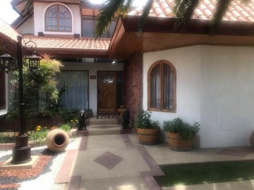 Casa en venta en Centro, Quillota - 6 dormitorios, 4 baños