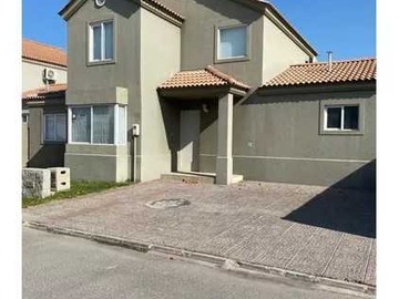 Casa en arriendo mensual en Linda casa moderna 3D+3B+3E Chicauma (45310), Lampa - 3 dormitorios, 3 baños