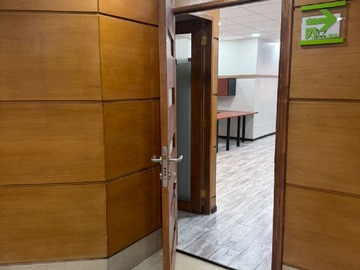 Oficina en arriendo mensual en Oficina Equipada en Arriendo Metro los Libertadores (Línea 3) - 2 baños
