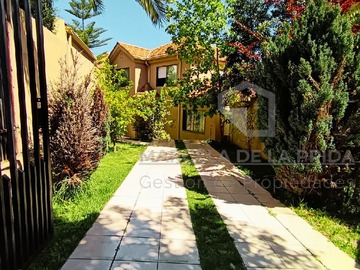 Casa en venta en Los Algarrobos Central, La Florida - 5 dormitorios, 4 baños