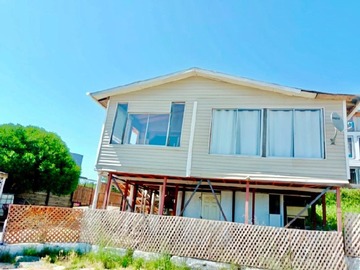 Casa en venta en Laguna verde, Valparaíso - 4 dormitorios, 2 baños