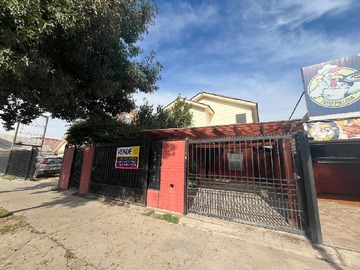 Casa en venta en Propiedad en Av. los Halcones Larapinta Ideal para Uso Comercial - 5 dormitorios, 3 baños