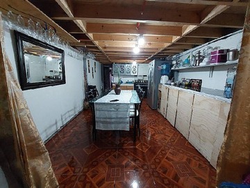 Casa en venta en Casa de 2 niveles los espinos con las araucarias melipilla, Melipilla - 8 dormitorios, 1 baño