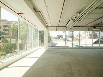 Oficina en arriendo mensual en Bucarest 236, Providencia - 4 dormitorios, 4 baños