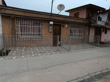 Casa en venta en Casa en venta de 5 dorm. En lo prado, Lo Prado - 5 dormitorios, 2 baños