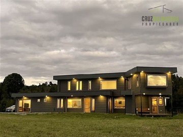 Casa en venta en Vista al Lago en Condominio Los Arrayanes, Puerto Varas - 4 dormitorios, 4 baños