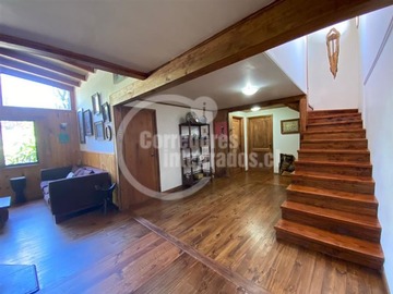 Casa en venta en Camino internacional ppw, Pucón - 6 dormitorios, 5 baños
